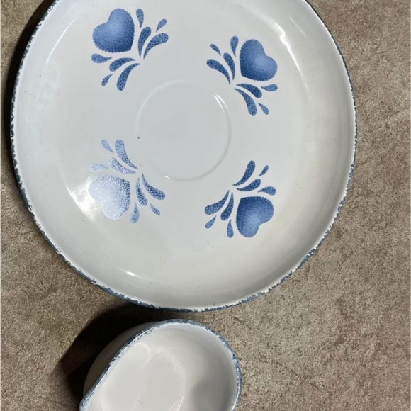 Heart-Shaped Blue and White Ceramic Plate Set - Picture 2 of 2